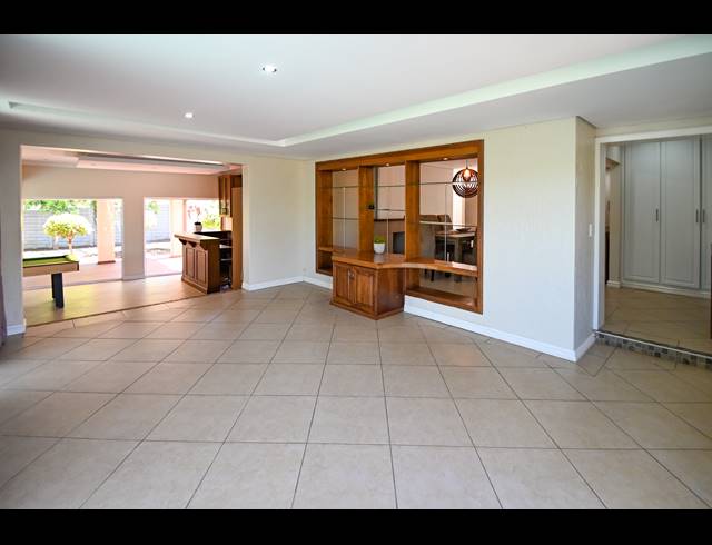 7 BEDROOM HOUSE FOR SALE IN HIGHLANDS HILLS
